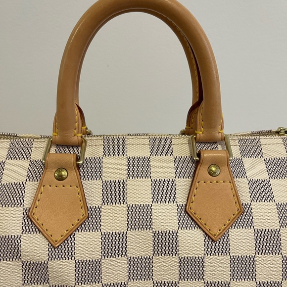 [SOLD] Authentic Louis Vuitton Speedy 25 - Picture 4 of 10